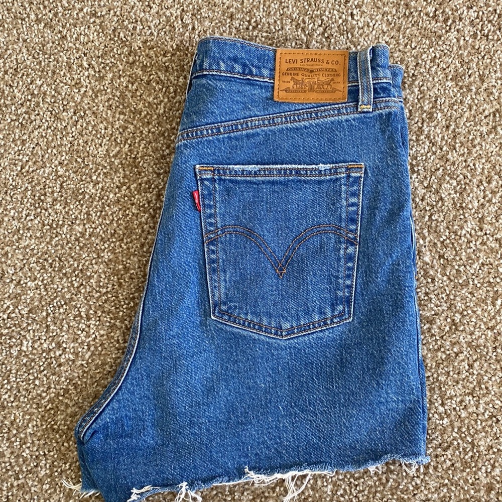Levi’s Ribcage Shorts Dark Wash
